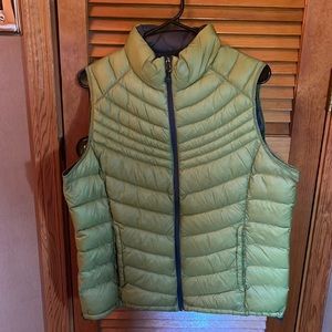 Like green puffy vest packable premium down size large